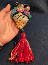 Load image into Gallery viewer, Keychain - Frida with flower