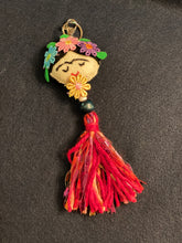 Load image into Gallery viewer, Keychain - Frida with flower